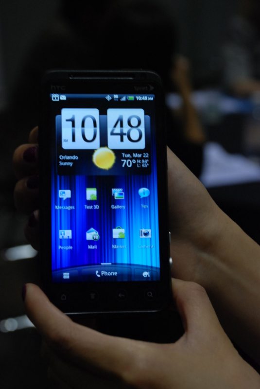 EVO 3D گوشی جدید HTC با صفحه نمایش سه بعدی