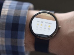 نخستین ساعت هوشمند موتورولا مجهز به سیستم عامل جدید گوگل + تصاویر