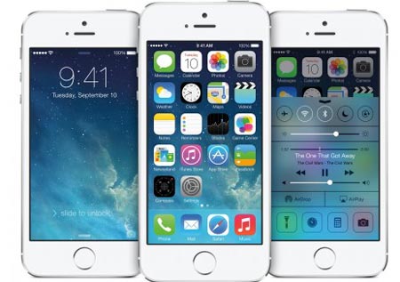 3-  iPhone 5S که البته چندان هم انتظارات را برآورده نکرد اما همان اسم اپل برای محبوب بودن کافی است!