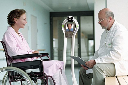 روبوت VGo به خانواده بیمار و پزشک امکان می‌دهد که به صورت مستقیم و لحظه به‌لحظه وضعیت بیمار را زیر نظر بگیرند