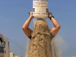 در فلسطین «سطل خاک» جای «سطل یخ» را گرفت
