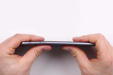 5- خم شده گوشی هوشمند iPhone 6 Plus Bend اپل که توسط مرکز Unbox Therapy آزمایش شده است