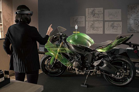 یک طراح حرفه‌ای با این عینک هوشمند می‌تواند تصاویر مجازی و سه‌بعدی موتورسیکلت را پیش از ساخت آن در اختیار بگیرد