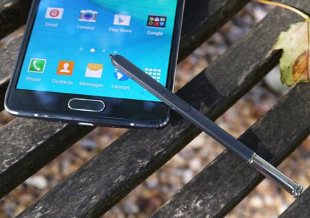 7 - Samsung Galaxy Note 4 - سیستم عامل: اندروید 5- سایز صفحه نمایش: 5.7 اینچ-  حافظه داخلی: 3 GB- حافظه خارجی: 32 GB- دوربین: 16 MP - دوربین جلو: 3.7 MP