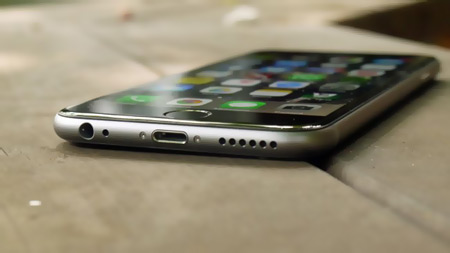 2- iPhone-6 - سیستم عامل: iOS 8 - سایز صفحه نمایش: 4.7 اینچ- حافظه: 1 گیگابایت - قابلیت ساپورت 128 گیگابایت- دوربین: 8 MP - دوربین جلو: 1.2 MP