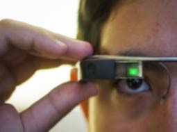 گوگل هدست عینکی هولوگرافیکی می‌سازد