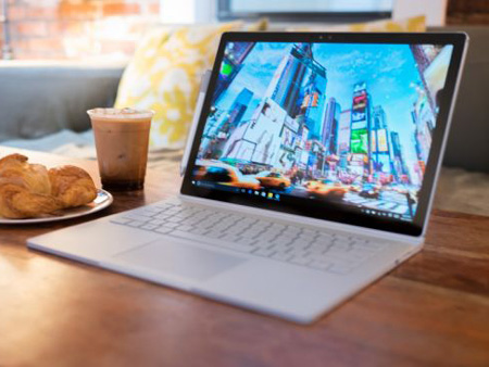 2. Microsoft Surface Book؛ لپ‌تاپی هیبریدی با ویندوز 10