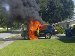آتش گرفتن خودروی جیپ مرد آمریکایی هنگام شارژ نوت۷ سامسونگ
