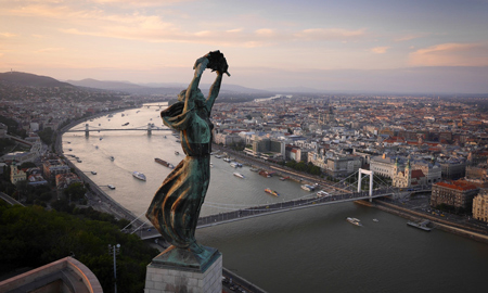 3- مجسمه‌ای در بوداپست، مجارستان