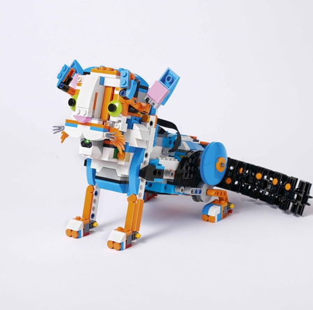 4- Lego Boost؛ لگویی مجهز به سنسور و موتور برای ساخت رباتی دست‌ساز به قیمت 160 دلار