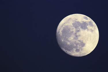 زمان در ماه چقدر سریع‌تر از زمین می گذرد؟