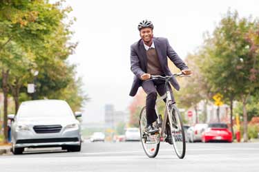 دوچرخه‌سواری تا محل کار می‌تواند خطر مرگ را به نصف کاهش دهد